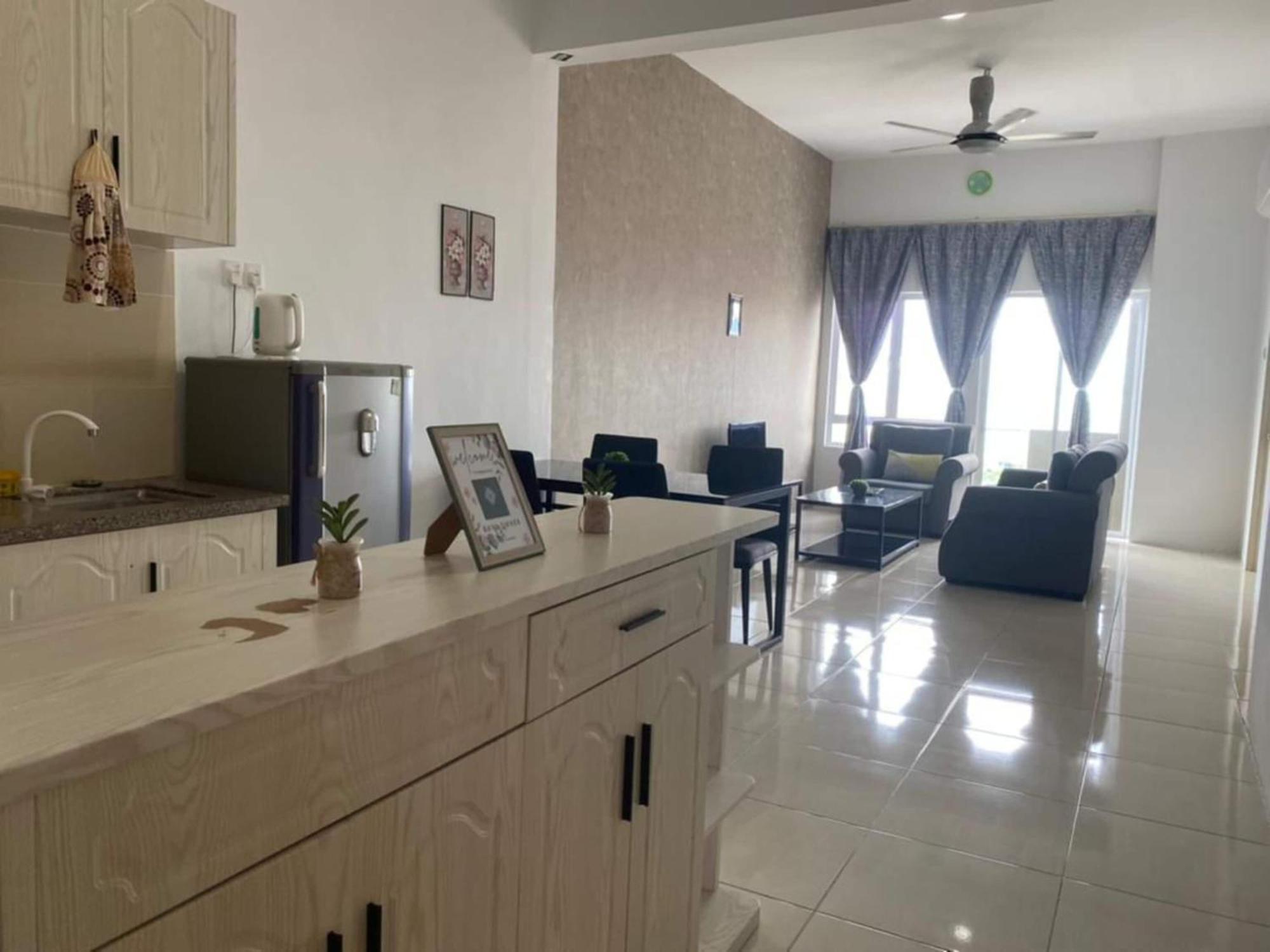 Oyo 91086 Bayu Service Apartment Kuah Exterior foto